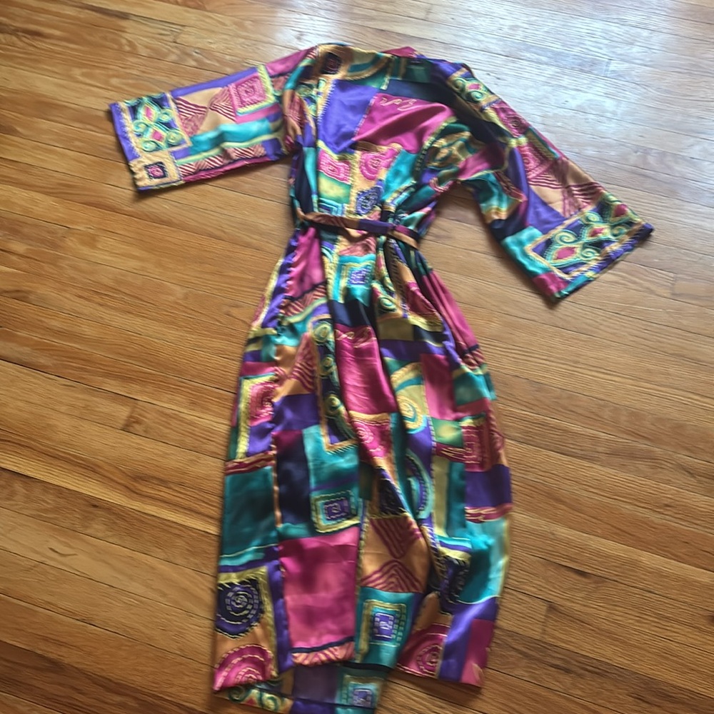 California Dynasty Patterned Funky Robe with Pockets - Picture 6 of 6